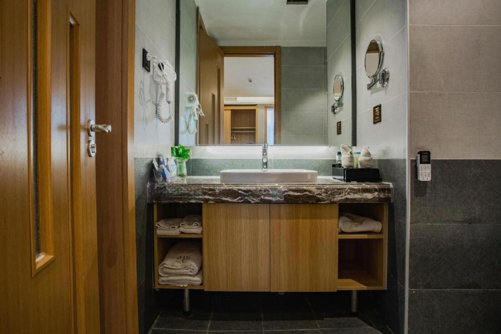 Dezhou Regal Kangbo Hotel Екстериор снимка