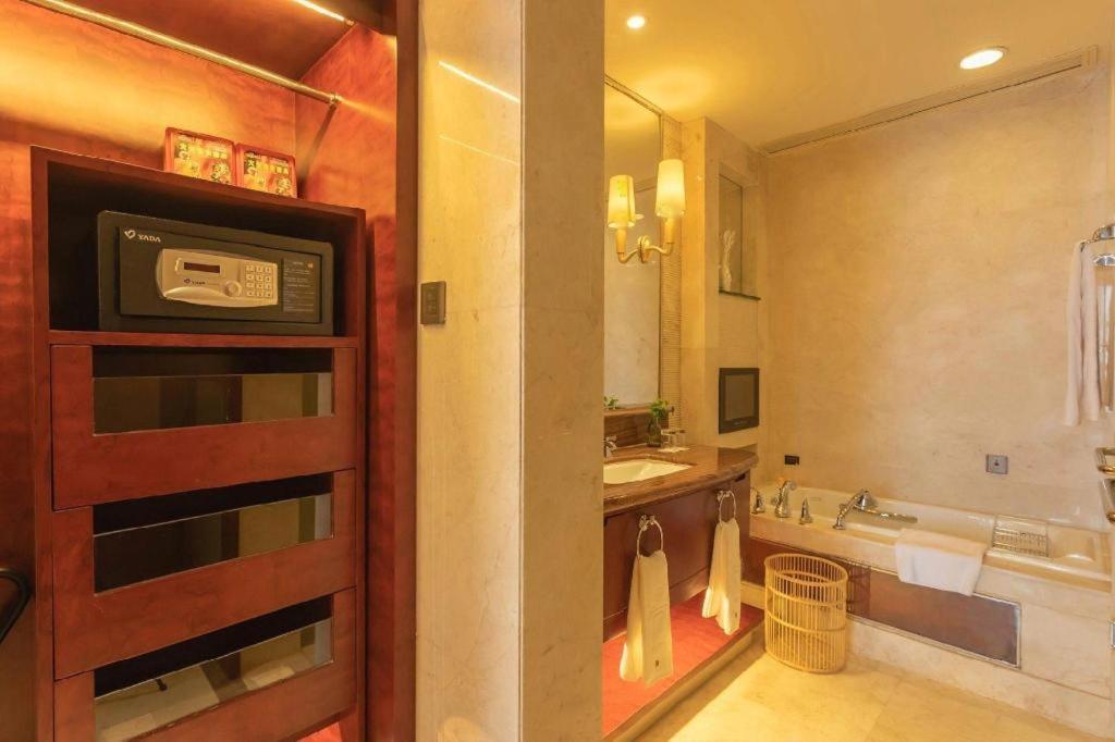 Dezhou Regal Kangbo Hotel Екстериор снимка